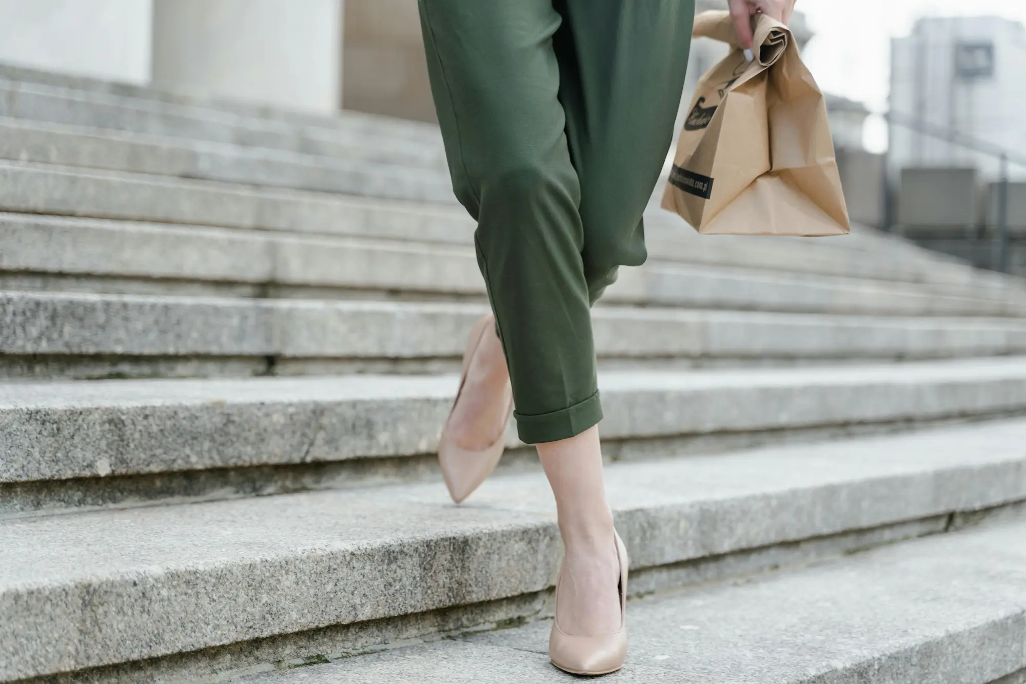 Scarpin feminino com salto baixo confortável